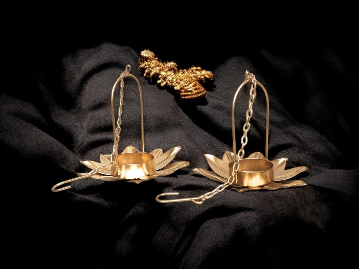 Premium Hanging Baby Lotus (Pack Of 6)